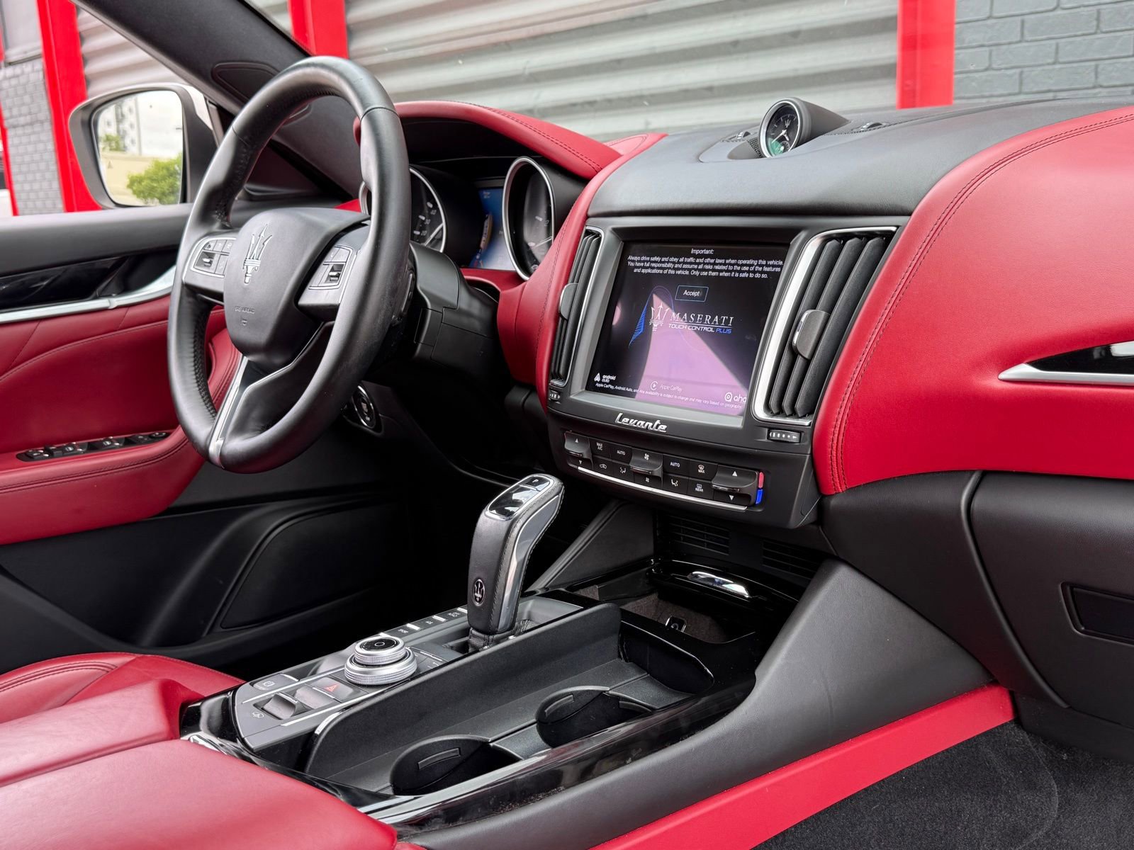 Used 2019 Maserati Levante image 22