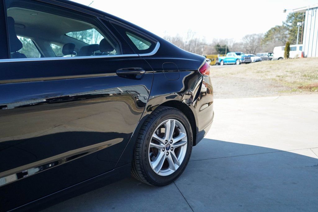Used 2018 Ford Fusion SE w/ Fusion SE Technology Package image 32