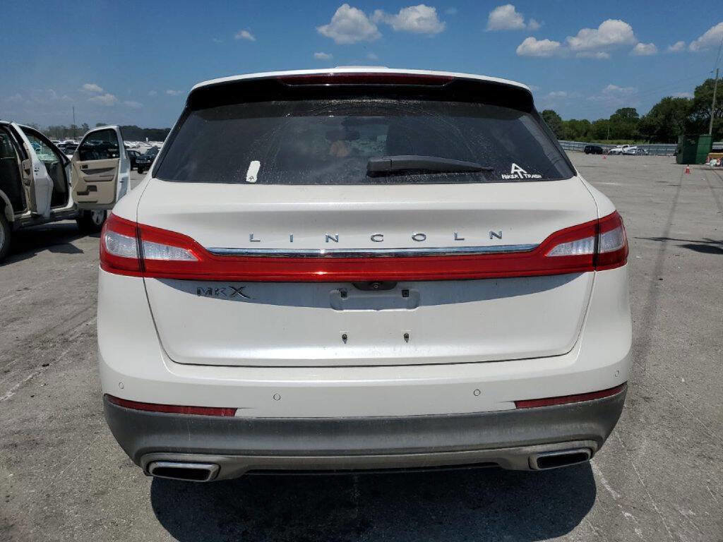 Used 2017 Lincoln MKX Reserve w/ Luxury Package image 4