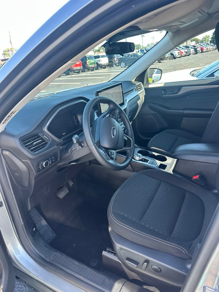 Used 2024 Ford Escape Active w/ Tech Pack #1 AWD/4WD image 2