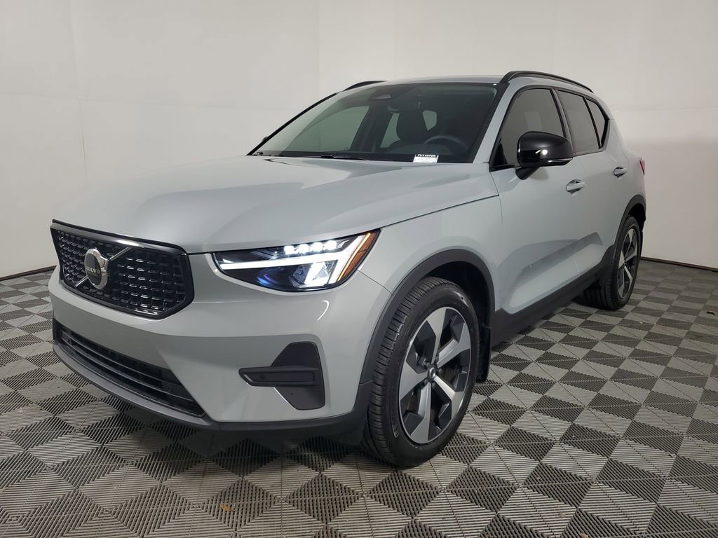 Certified 2026 Volvo XC40 B5 Core w/ Climate Package image 4