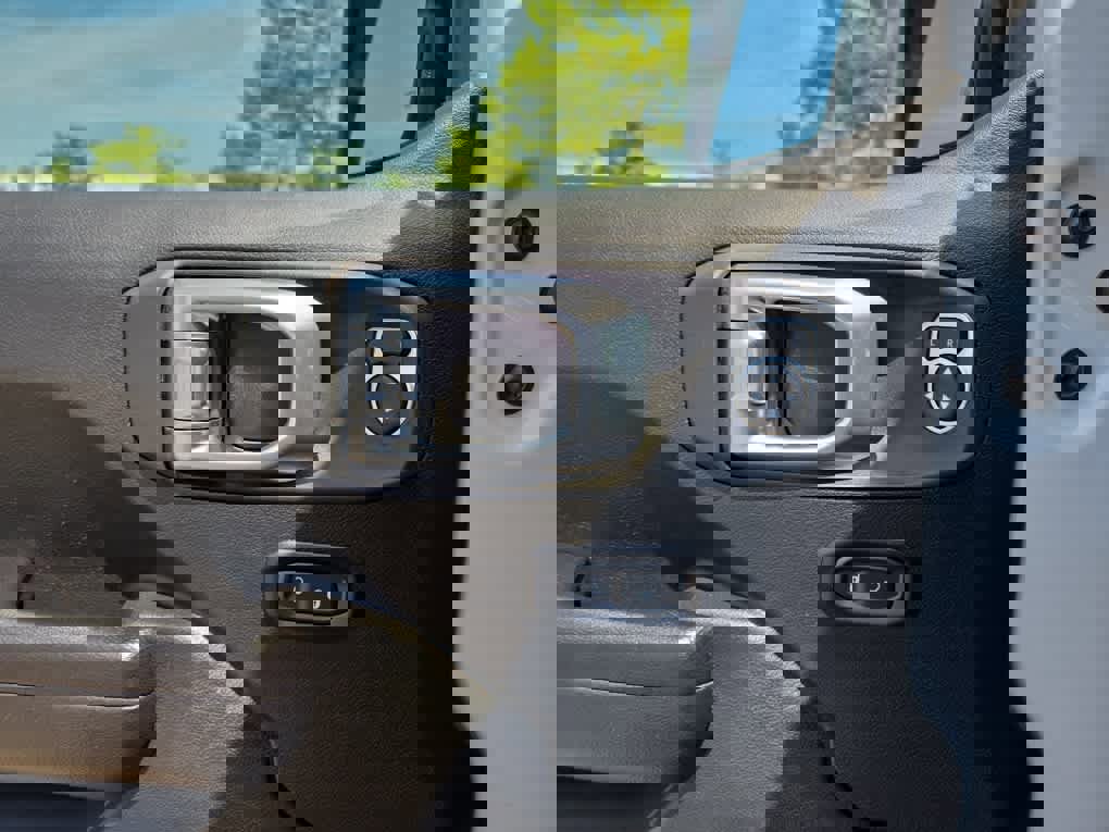 Used 2021 Jeep Gladiator Sport image 38