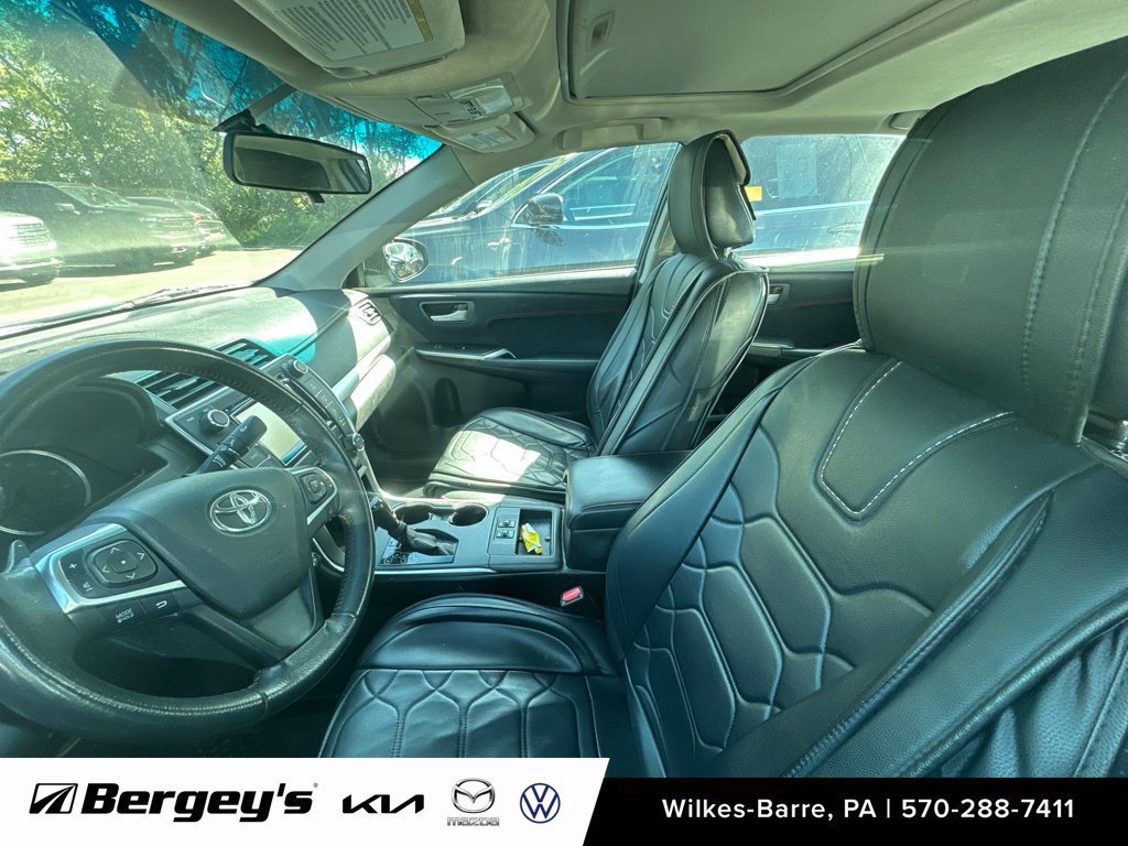 Used 2017 Toyota Camry XSE w/ Moonroof Package FWD image 9