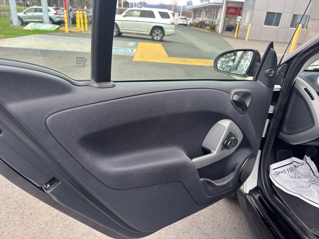 Used 2015 smart fortwo pure image 6