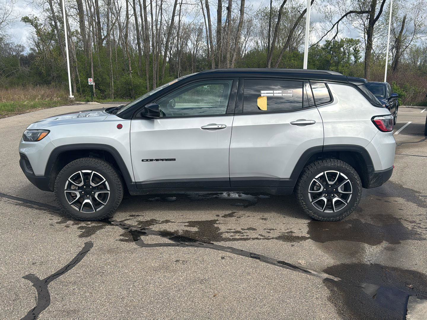 Used 2024 Jeep Compass Trailhawk AWD/4WD image 2