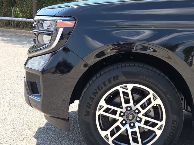 New 2025 Ford Expedition Active image 5