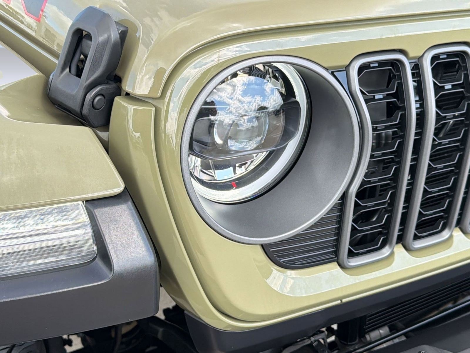 Used 2025 Jeep Wrangler Unlimited Rubicon image 11