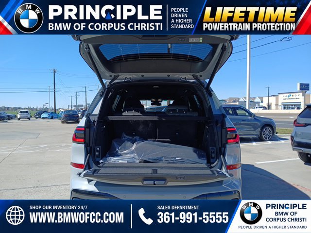 New 2026 BMW X7 xDrive40i w/ M Sport Package AWD/4WD image 10