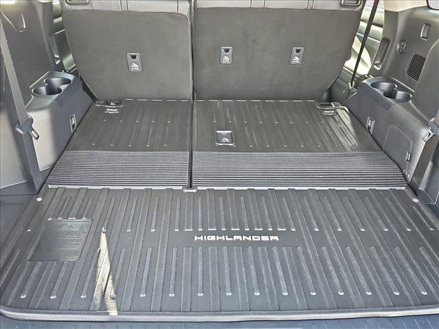 Used 2022 Toyota Highlander XLE image 6