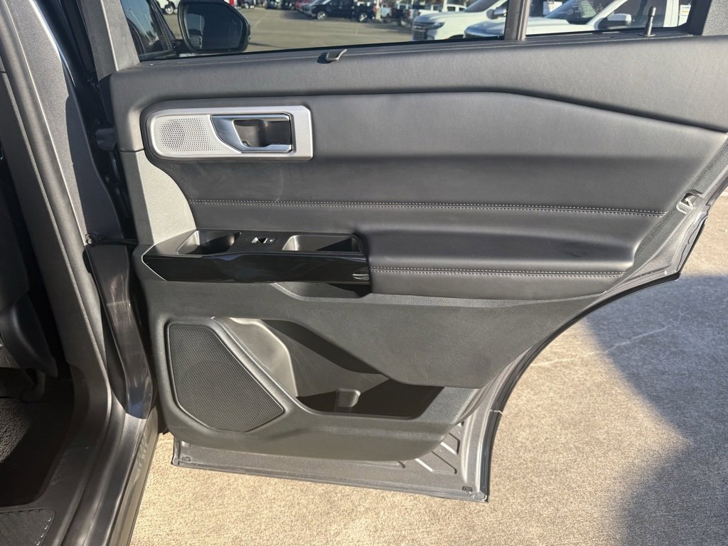 Used 2023 Ford Explorer Platinum w/ Technology Package image 38