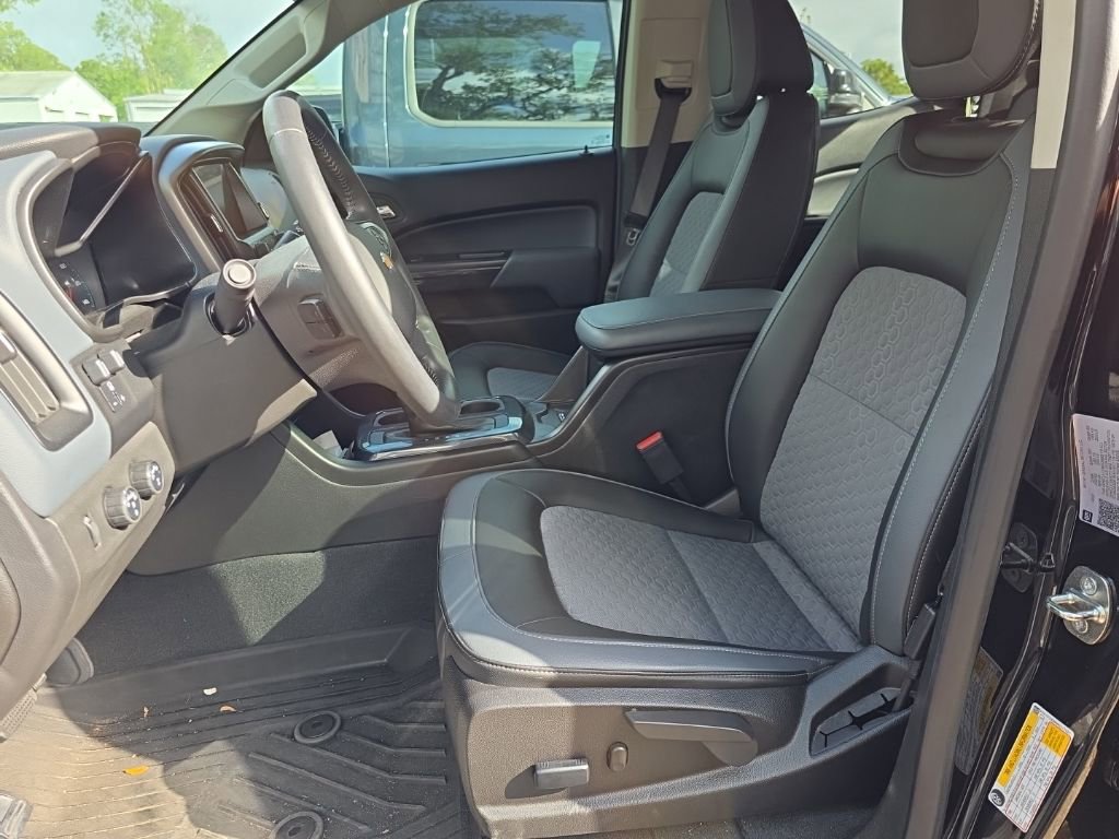 Used 2022 Chevrolet Colorado Z71 w/ Z71 Midnight Edition image 13