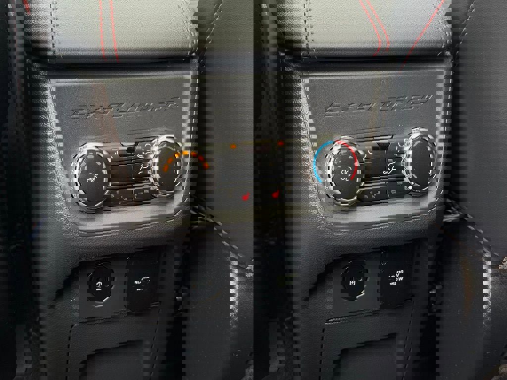 Certified 2025 Ford Explorer ST image 30