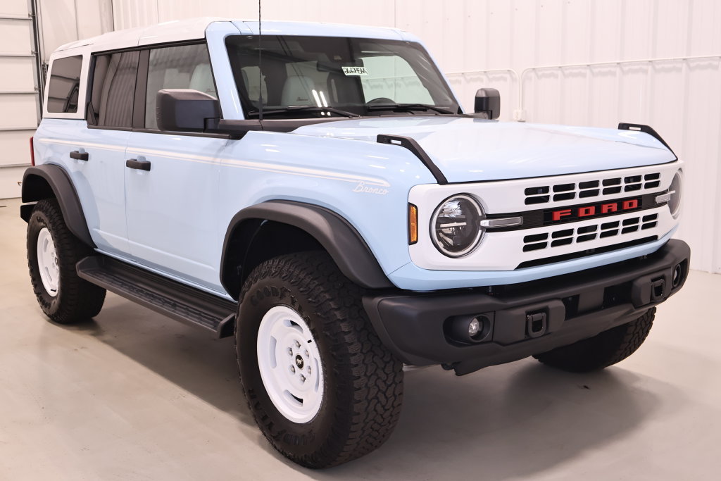 Used 2025 Ford Bronco Heritage Edition AWD/4WD image 4