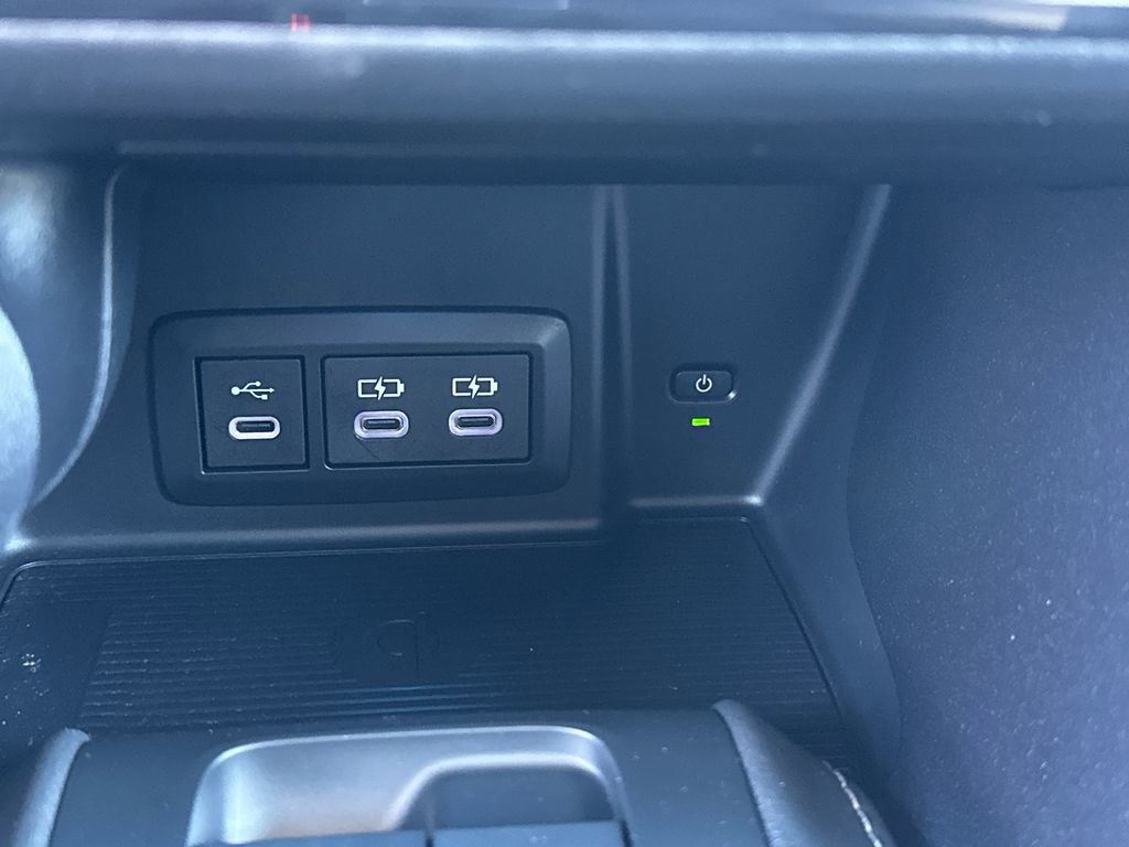 Used 2023 Toyota Venza LE image 30