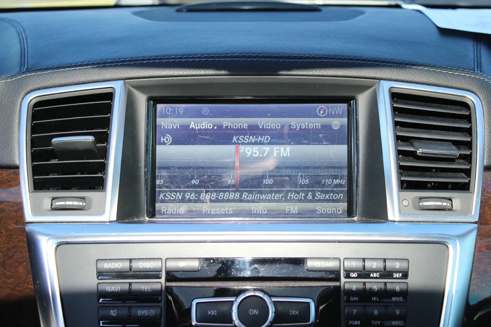 Used 2014 Mercedes-Benz GL 450 4MATIC image 24