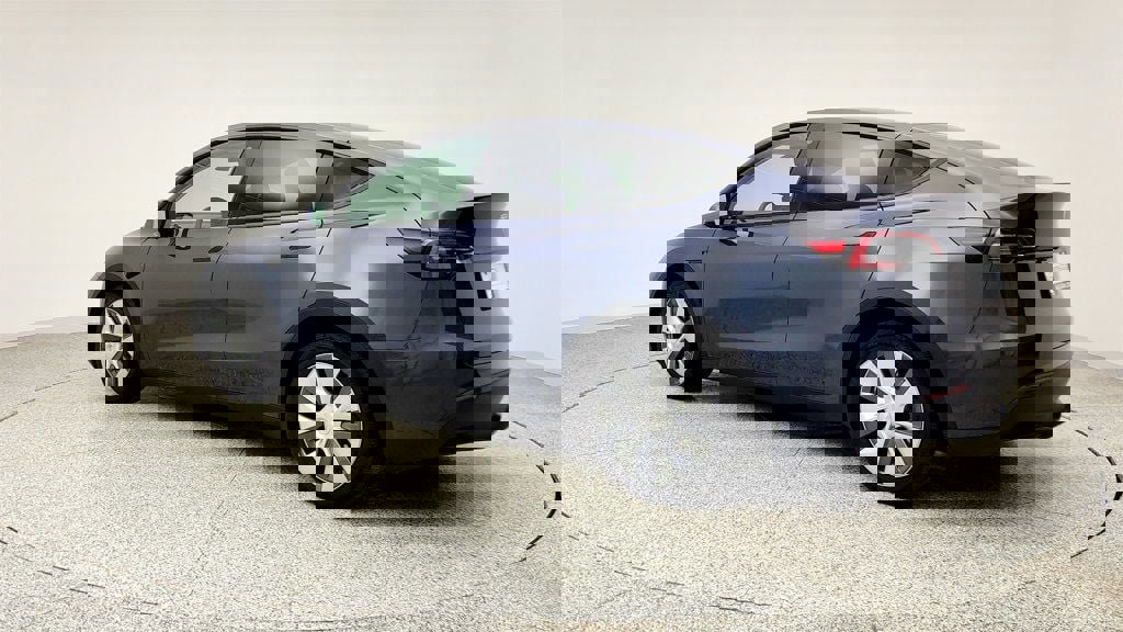 Used 2023 Tesla Model Y Long Range image 7