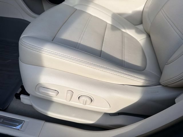 Used 2023 GMC Acadia Denali w/ Denali Technology Package FWD image 21
