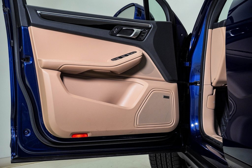 Certified 2025 Porsche Macan image 25