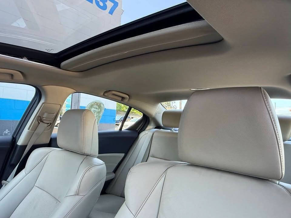 Used 2014 Acura ILX w/ Technology Package FWD image 9