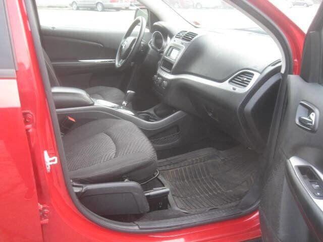 Used 2014 Dodge Journey SXT image 19