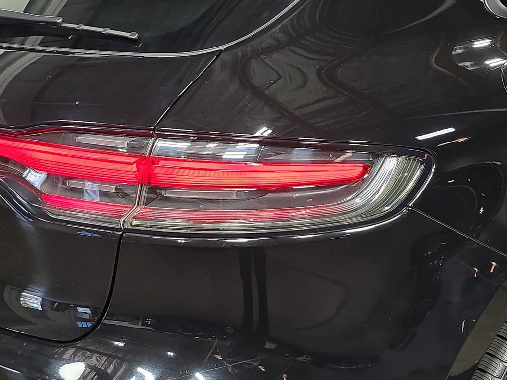 Certified 2023 Porsche Macan AWD/4WD image 30