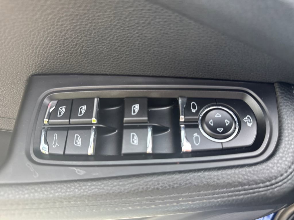 Used 2023 Porsche Macan Turbo image 15