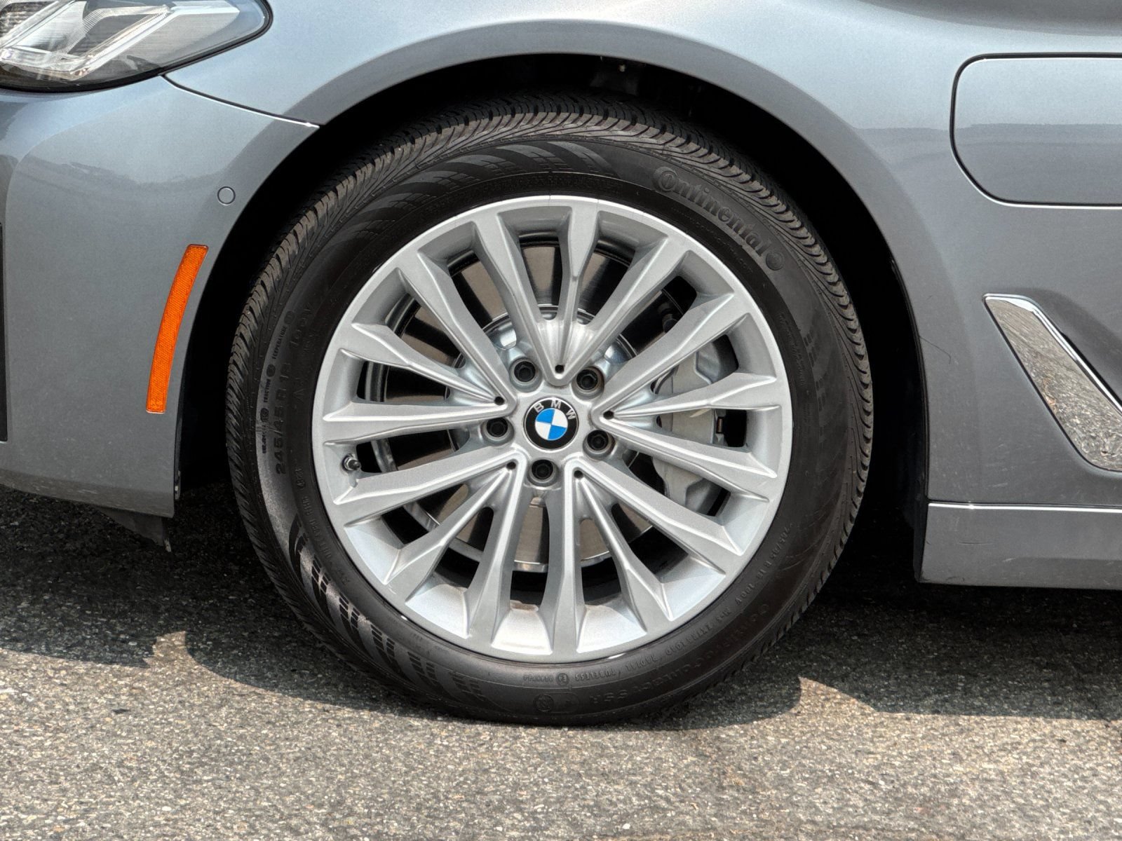 Used 2021 BMW 530e xDrive w/ Premium Package AWD/4WD image 25