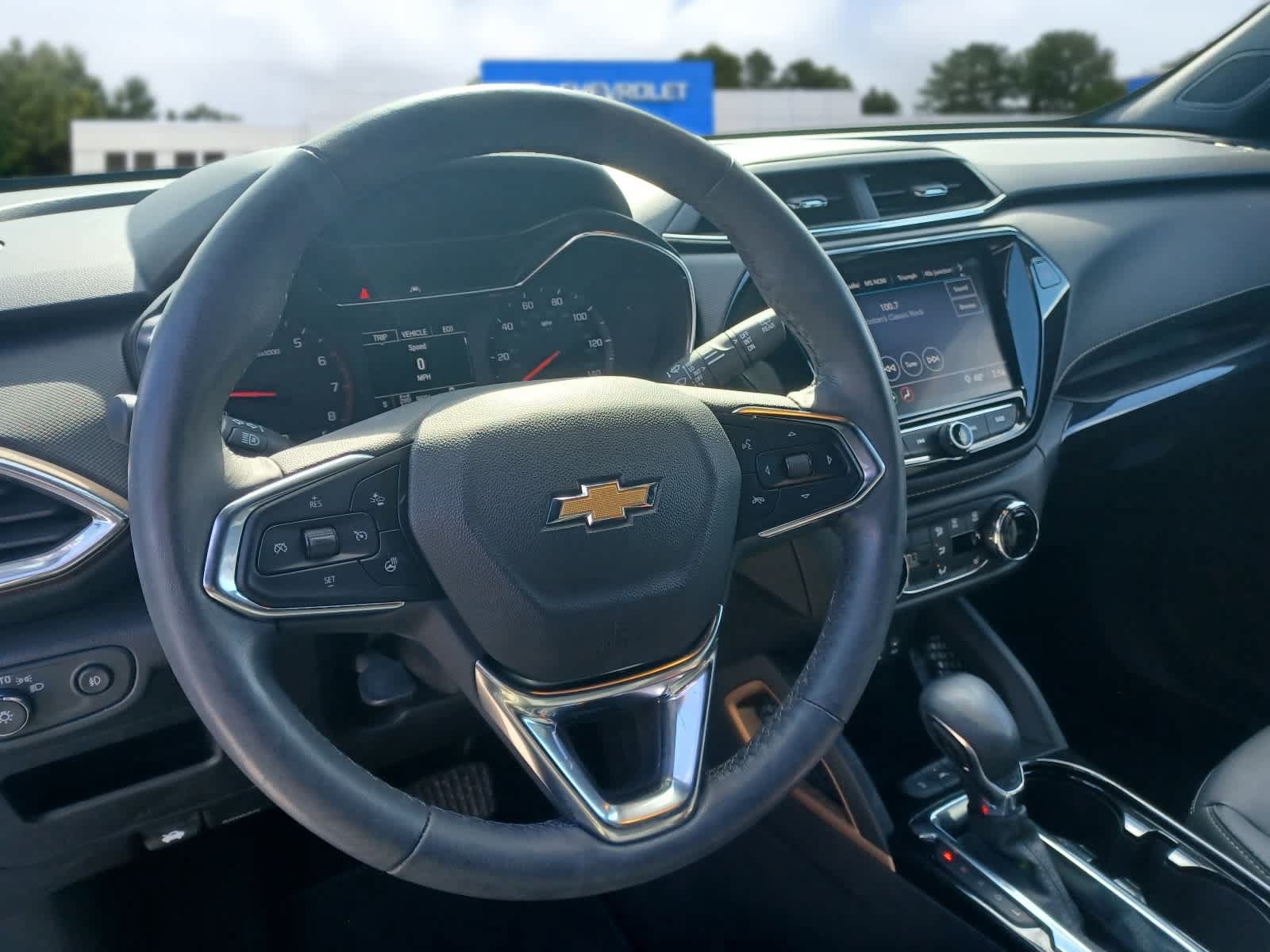 Used 2023 Chevrolet TrailBlazer ACTIV w/ Sun and Liftgate Package AWD/4WD image 9