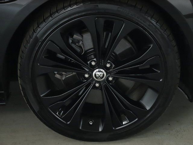 Used 2024 Jaguar XF R-Dynamic SE image 40