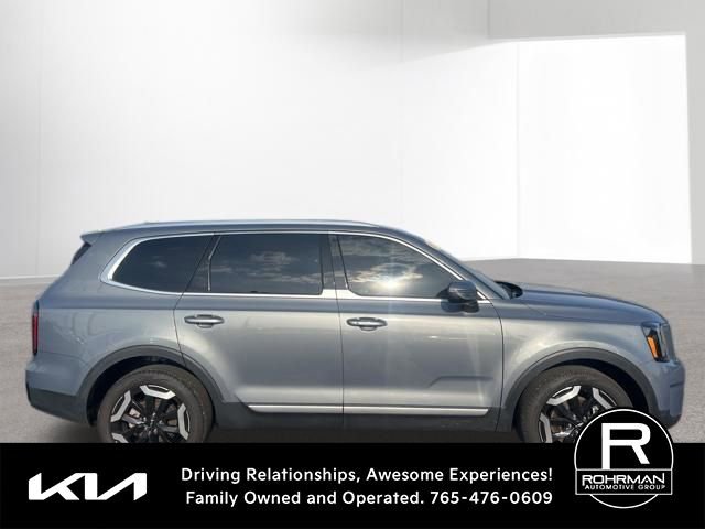 Used 2025 Kia Telluride EX w/ EX Captain's Chair Package AWD/4WD image 4