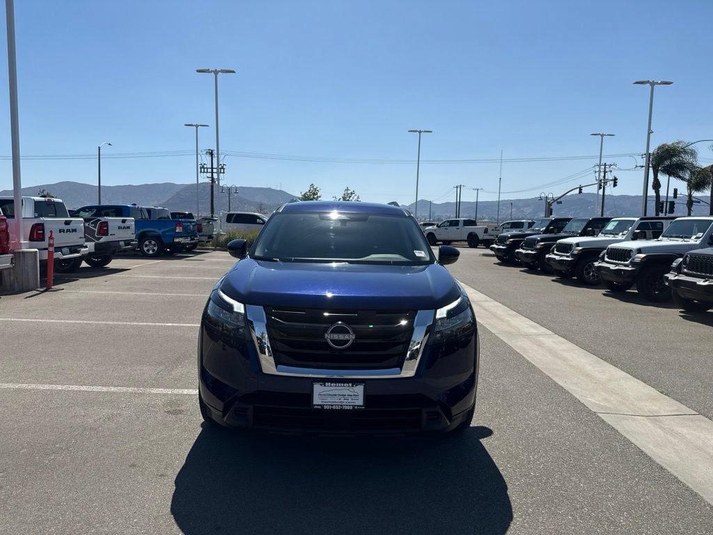 Used 2024 Nissan Pathfinder SV FWD image 3