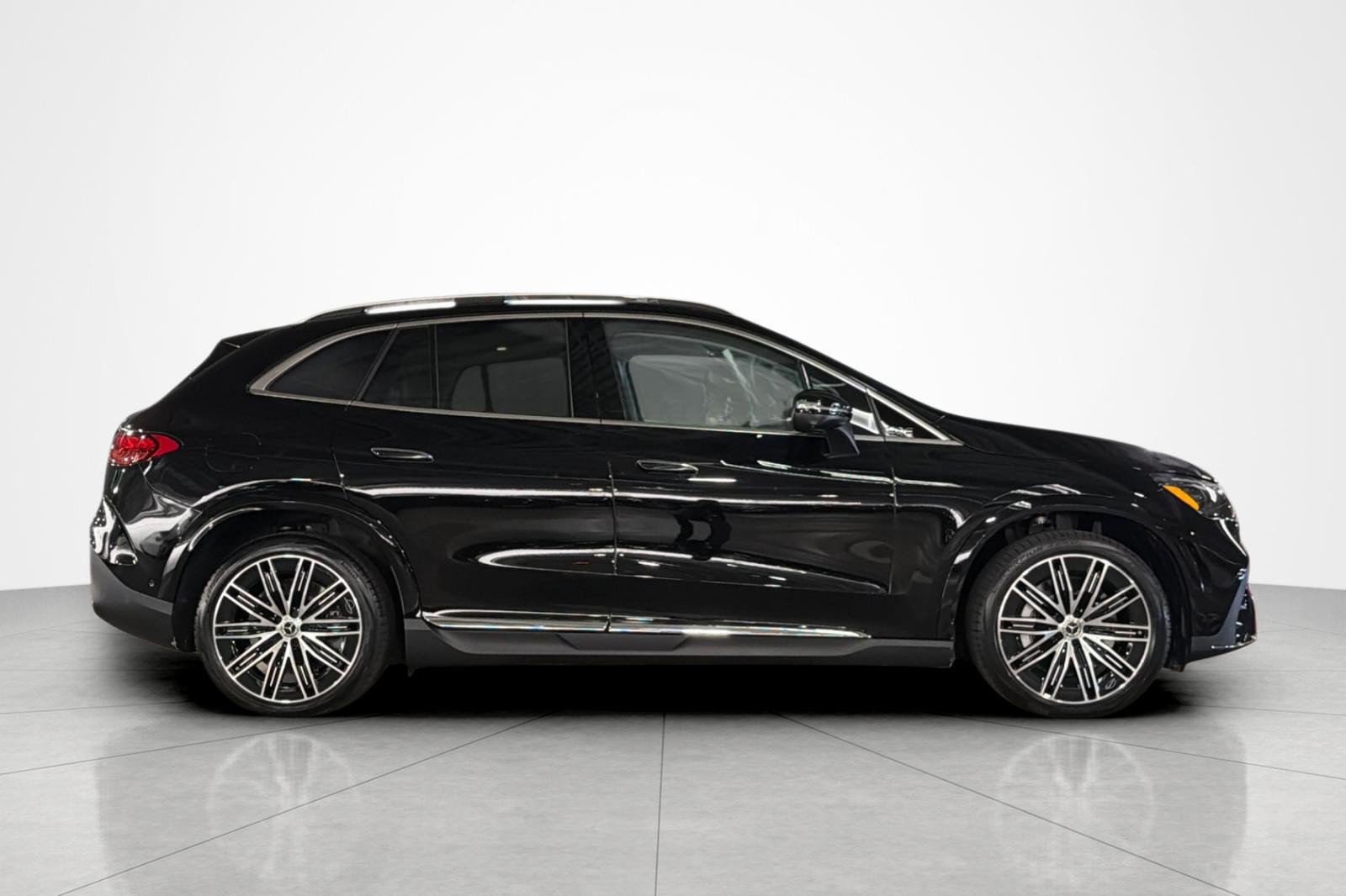 New 2027 Mercedes-Benz EQE 320 4MATIC SUV image 6