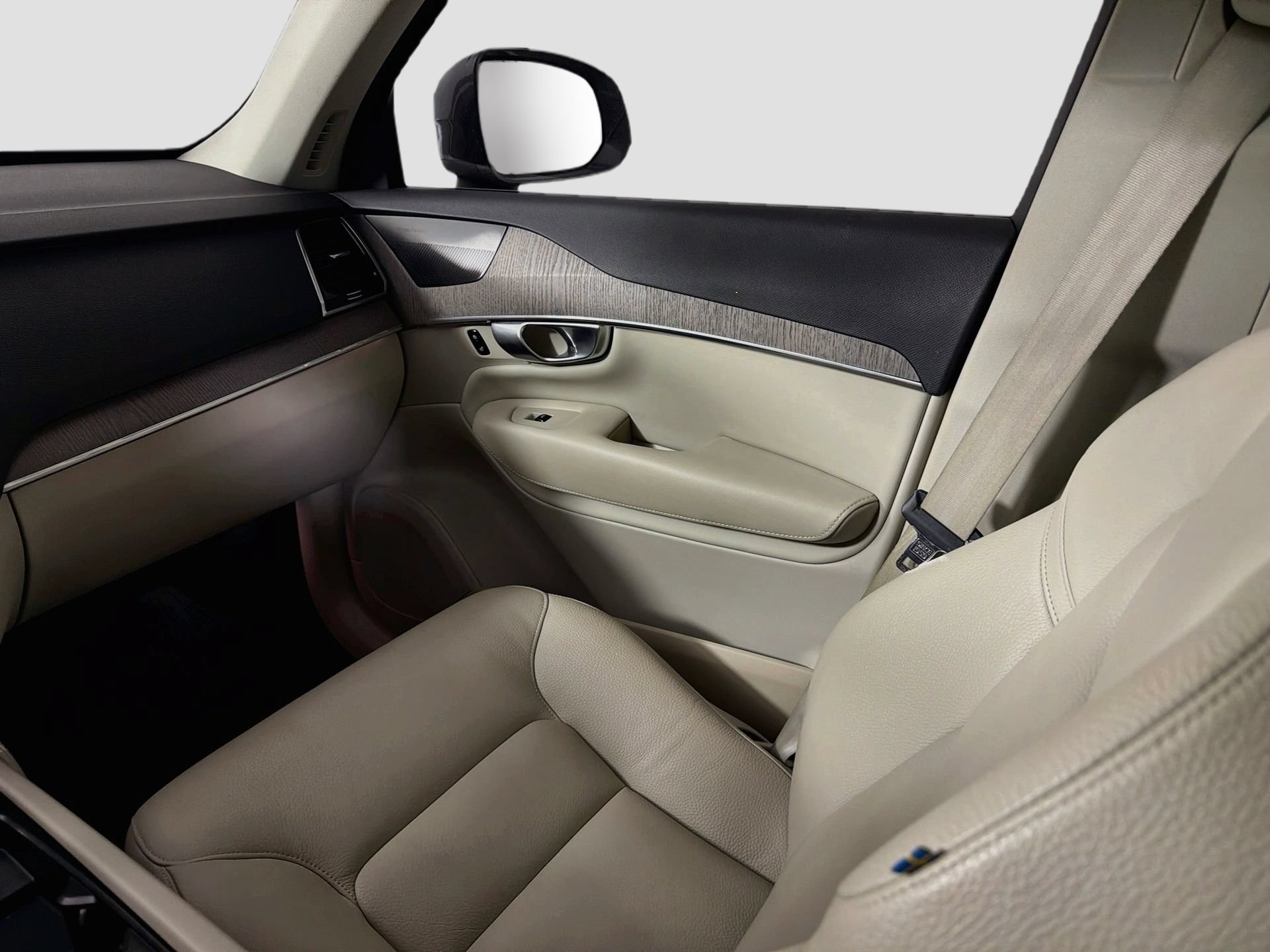 Certified 2023 Volvo XC90 B6 Plus w/ Protection Package Premier AWD/4WD image 25