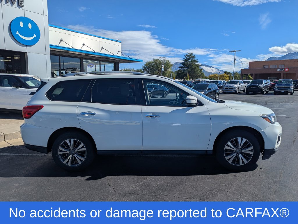 Used 2017 Nissan Pathfinder SV AWD/4WD image 2