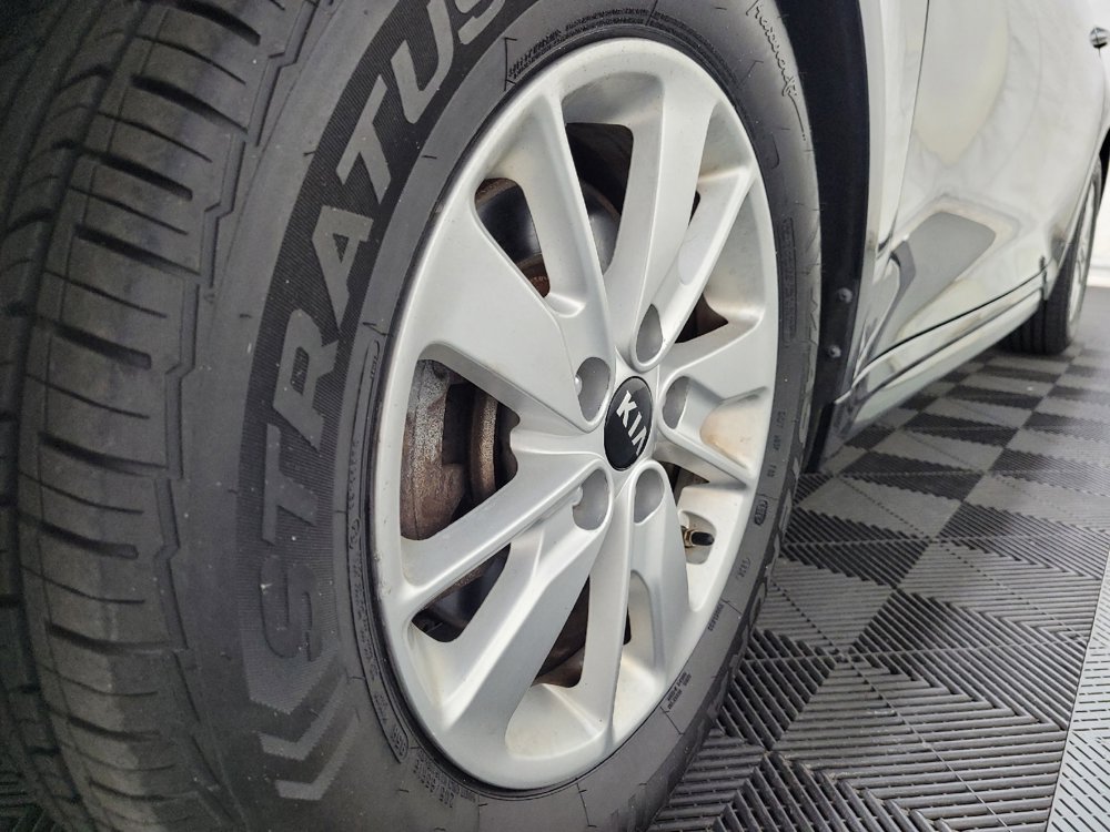 Used 2017 Kia Optima LX FWD image 31