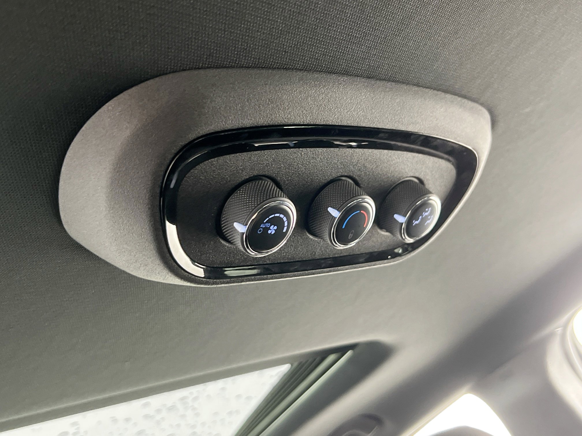 Used 2022 Dodge Durango R/T w/ Blacktop Package image 26