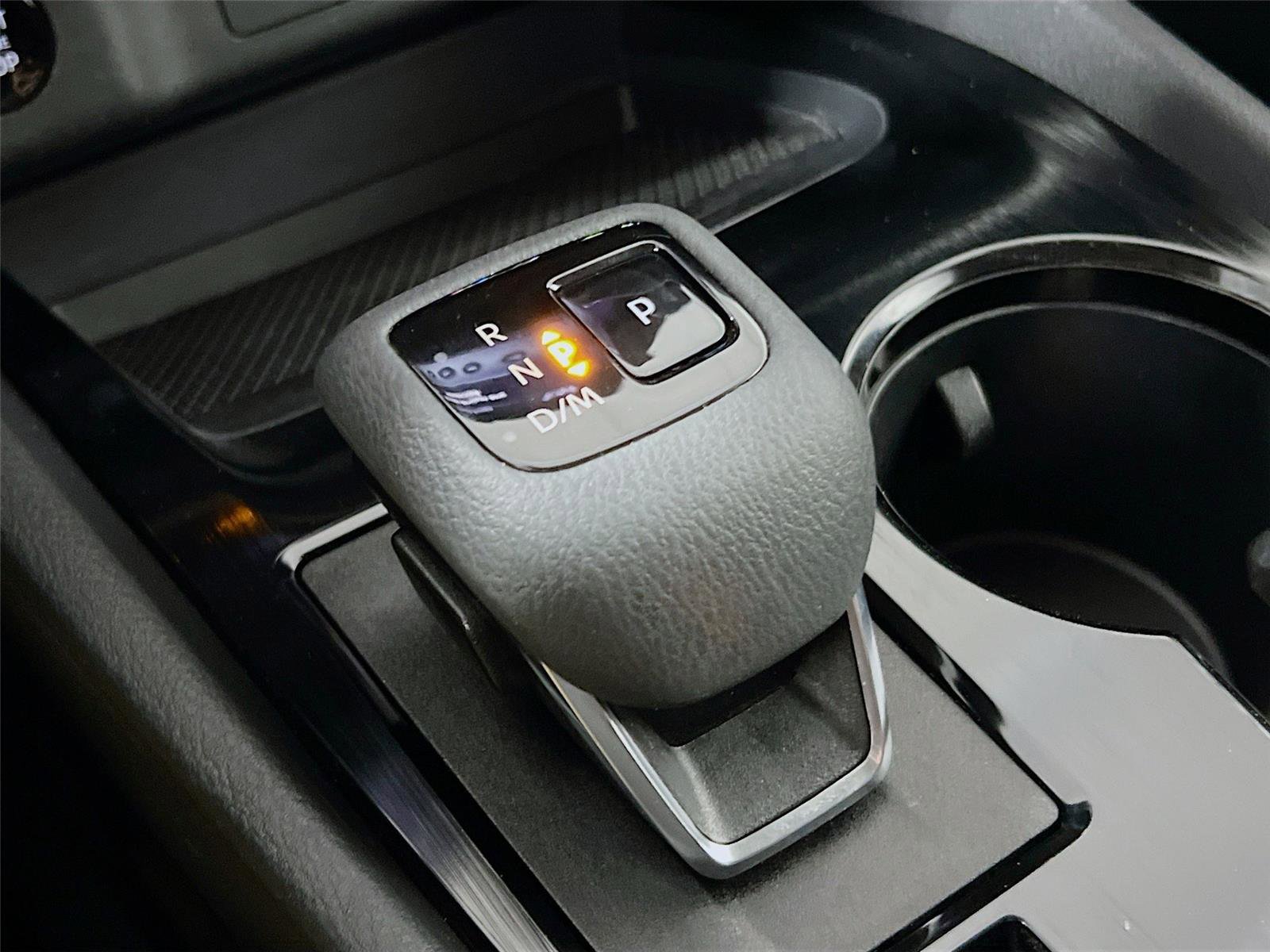 Used 2024 Nissan Rogue SV image 12