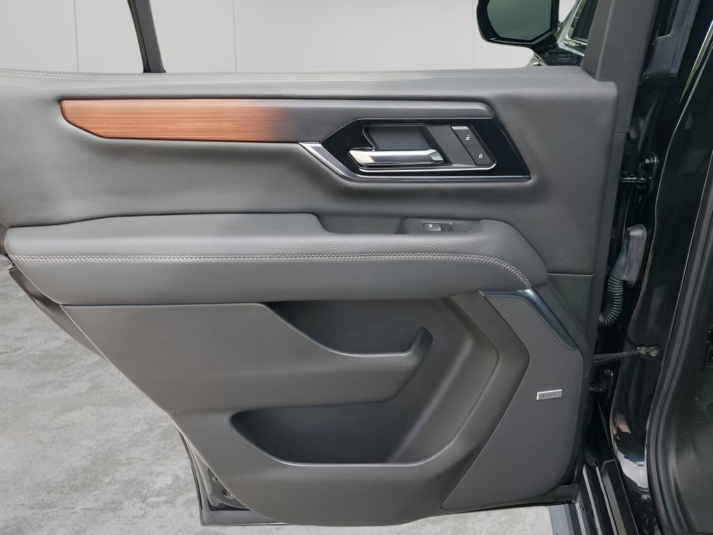 Used 2025 GMC Yukon Denali image 17