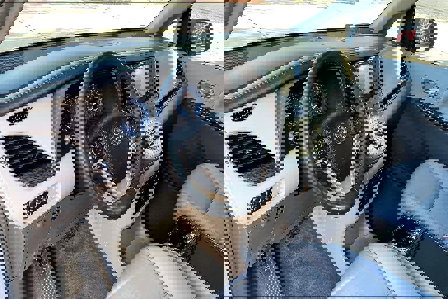 Used 2017 Toyota Sienna XLE image 15