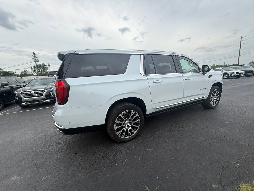 Used 2026 GMC Yukon XL Denali w/ Denali Reserve Package AWD/4WD image 3