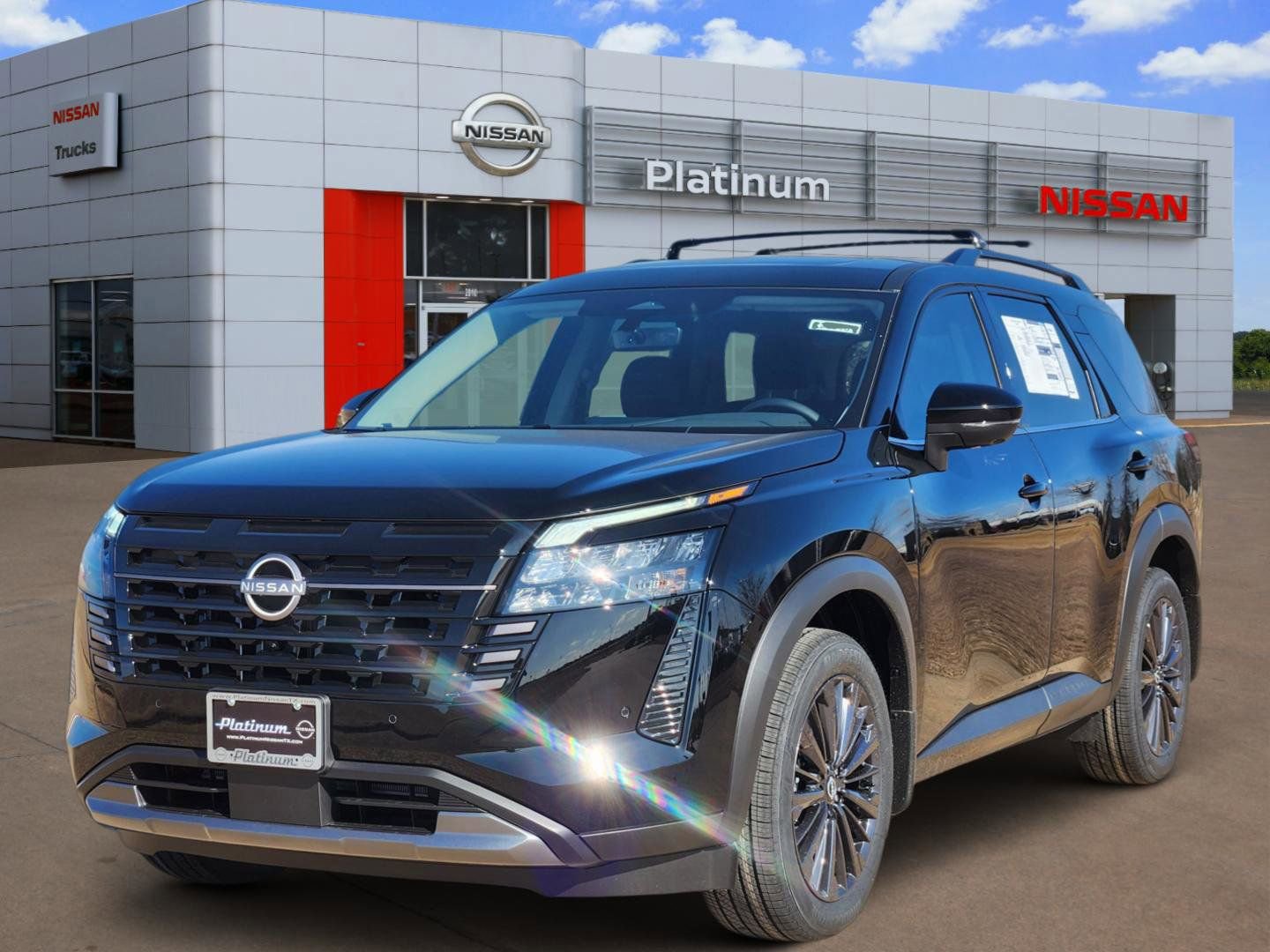 New 2026 Nissan Pathfinder SL image 2