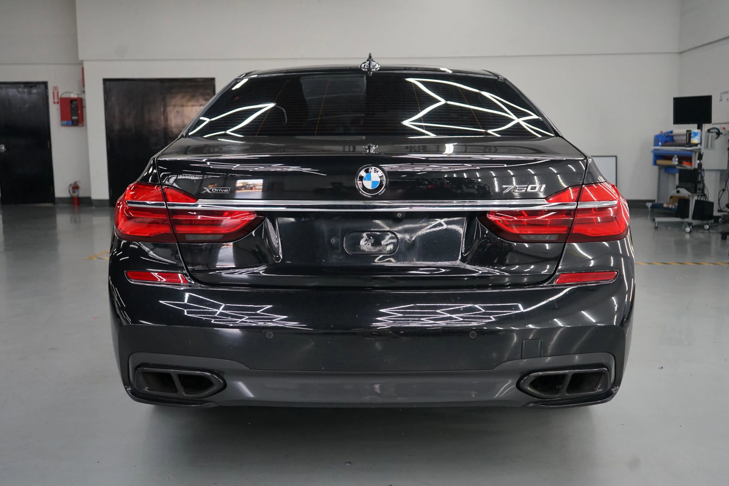 Used 2016 BMW 750i xDrive image 7