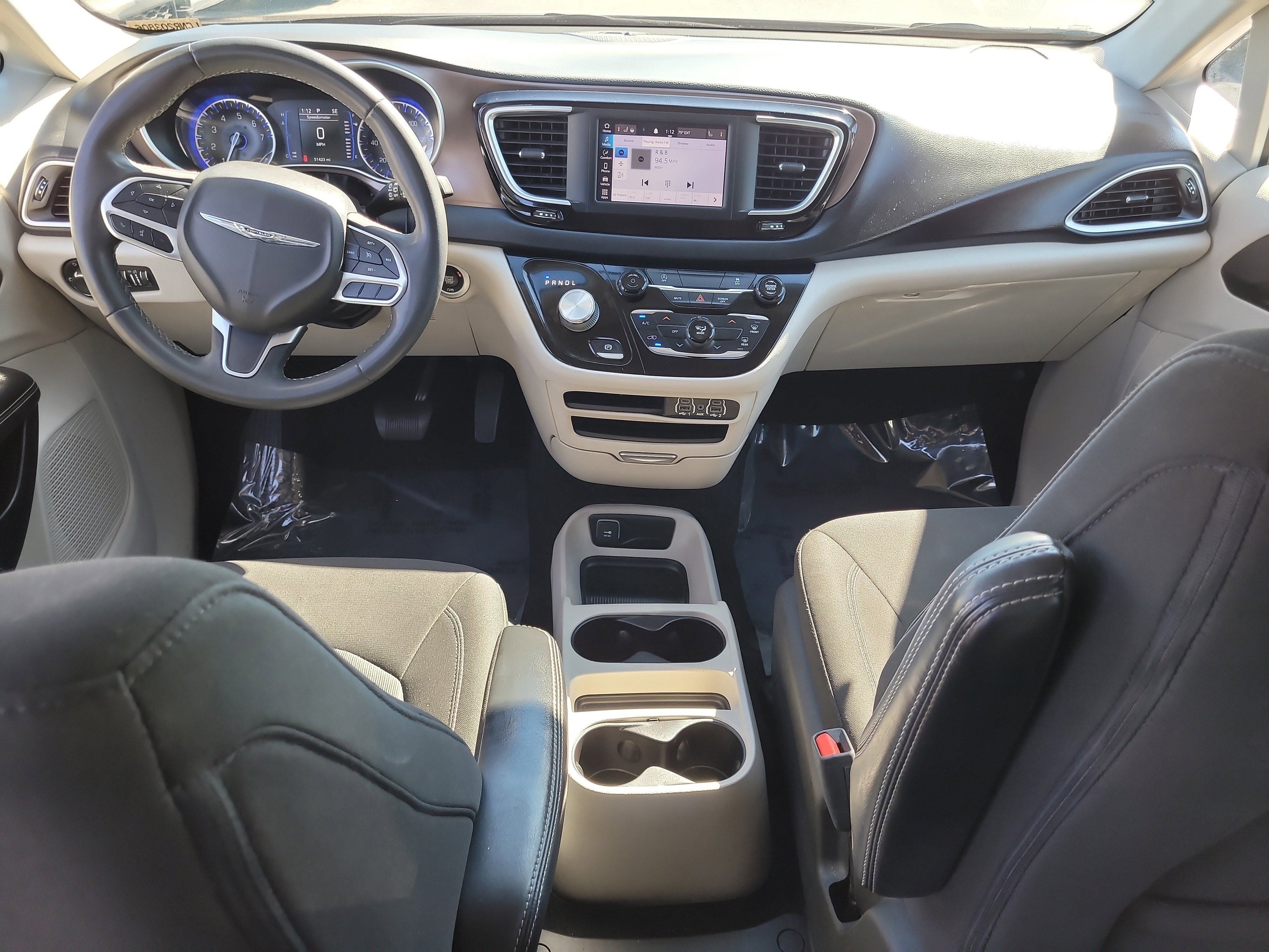 Used 2022 Chrysler Voyager LX image 16