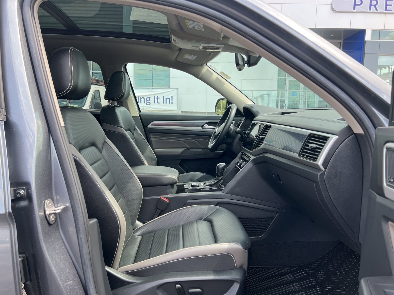 Used 2023 Volkswagen Atlas SEL Premium image 44