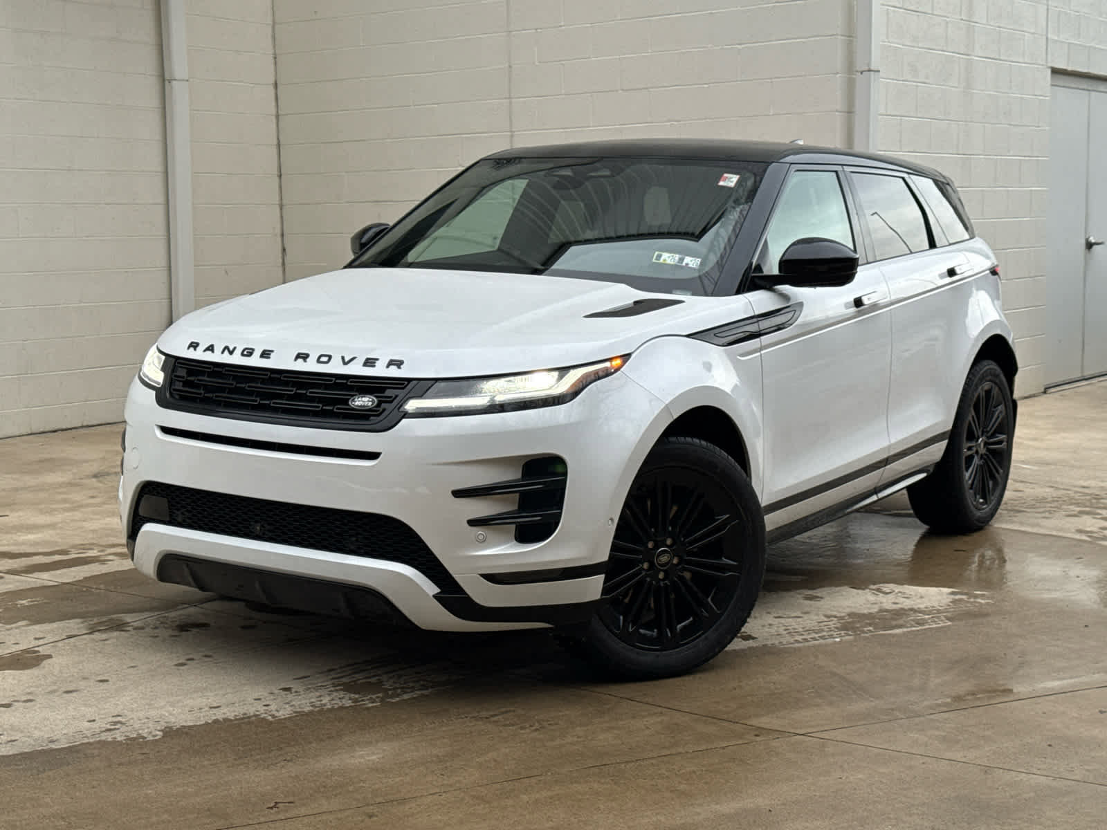 New 2026 Land Rover Range Rover Evoque Dynamic SE image 1