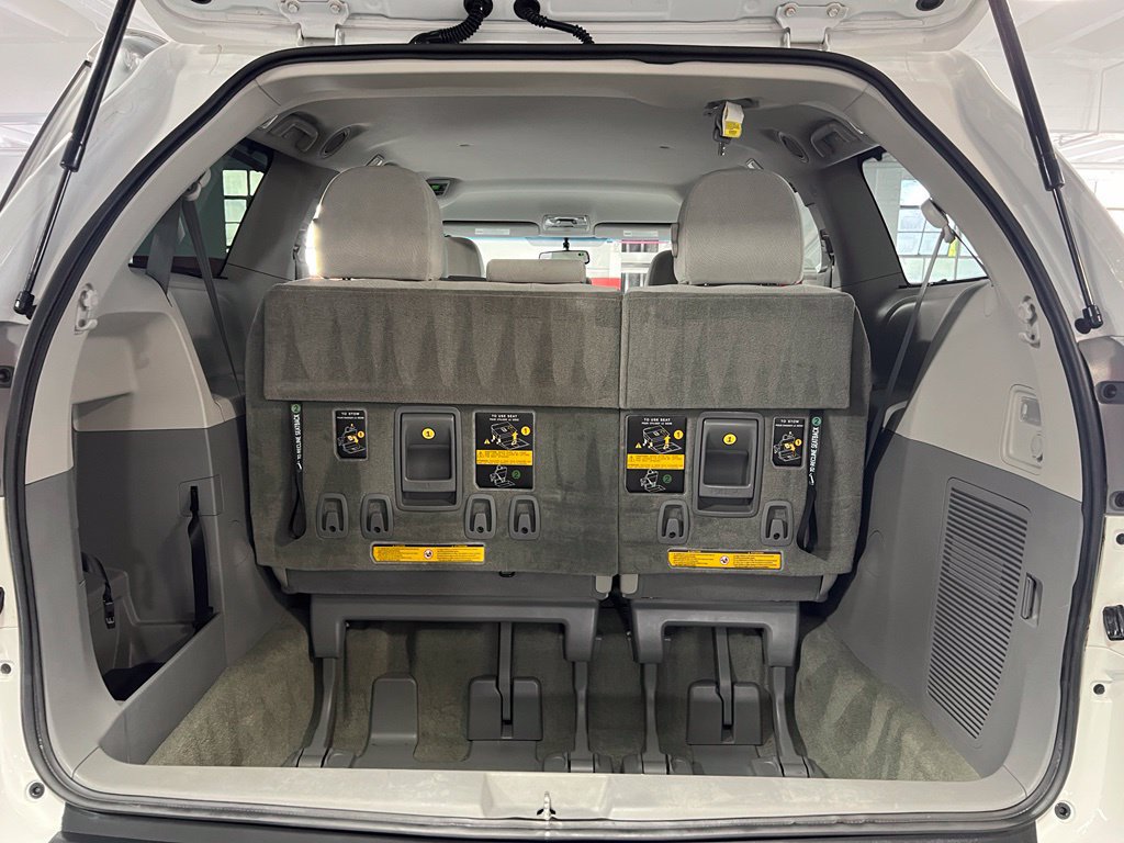 Used 2013 Toyota Sienna LE FWD image 38