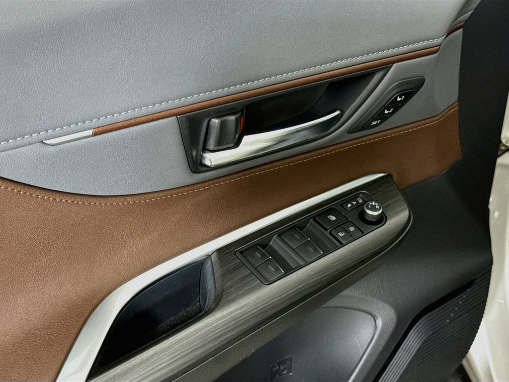 Certified 2023 Toyota Venza Limited AWD/4WD image 23