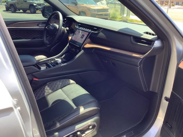 Used 2024 Jeep Grand Cherokee Summit AWD/4WD image 37
