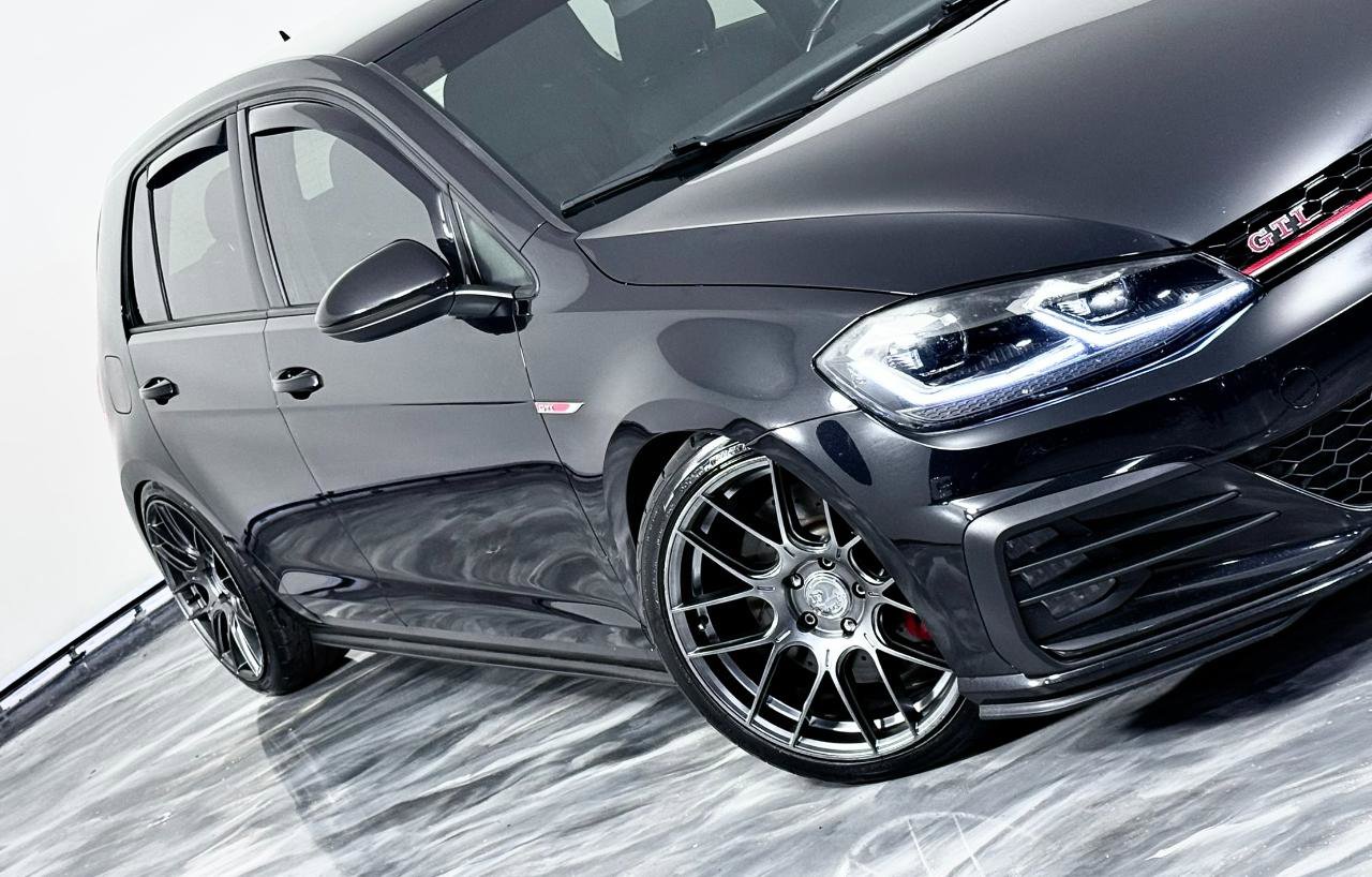 Used 2019 Volkswagen GTI SE FWD image 4