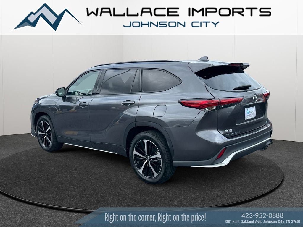 Used 2022 Toyota Highlander XSE FWD video 3